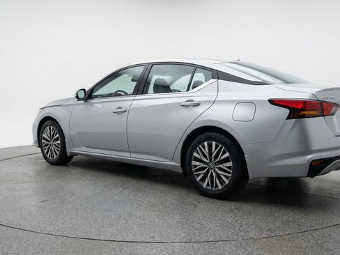 Used 2025 Nissan Altima 2.5 SV image 6