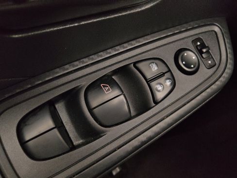 Used 2023 Nissan Versa S w/ Trunk Package image 27