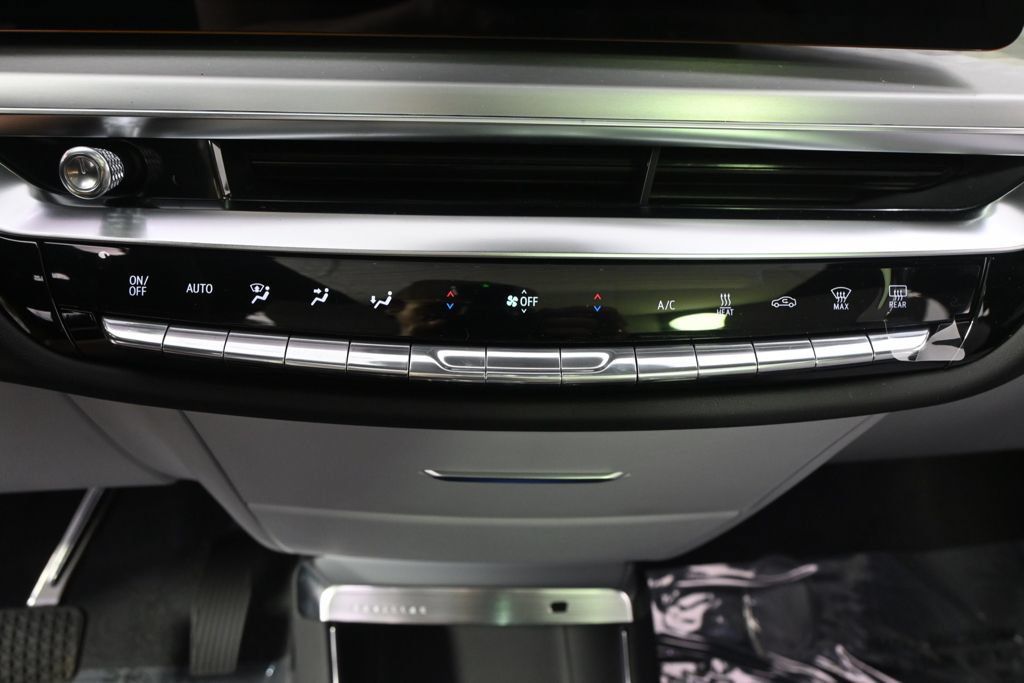 New 2026 Cadillac Lyriq Luxury w/ LPO, Floor Liner Package AWD/4WD image 30