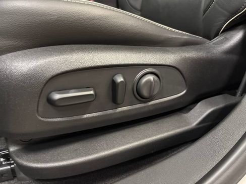 Used 2019 GMC Acadia Denali w/ Technology Package FWD image 32