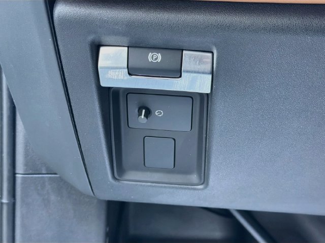 Used 2023 Land Rover Defender 130 X AWD/4WD image 35