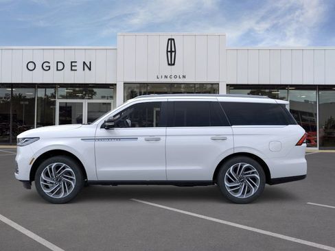 New 2026 Lincoln Navigator Reserve AWD/4WD image 3