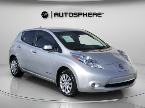 Used 2015 Nissan Leaf S image 12