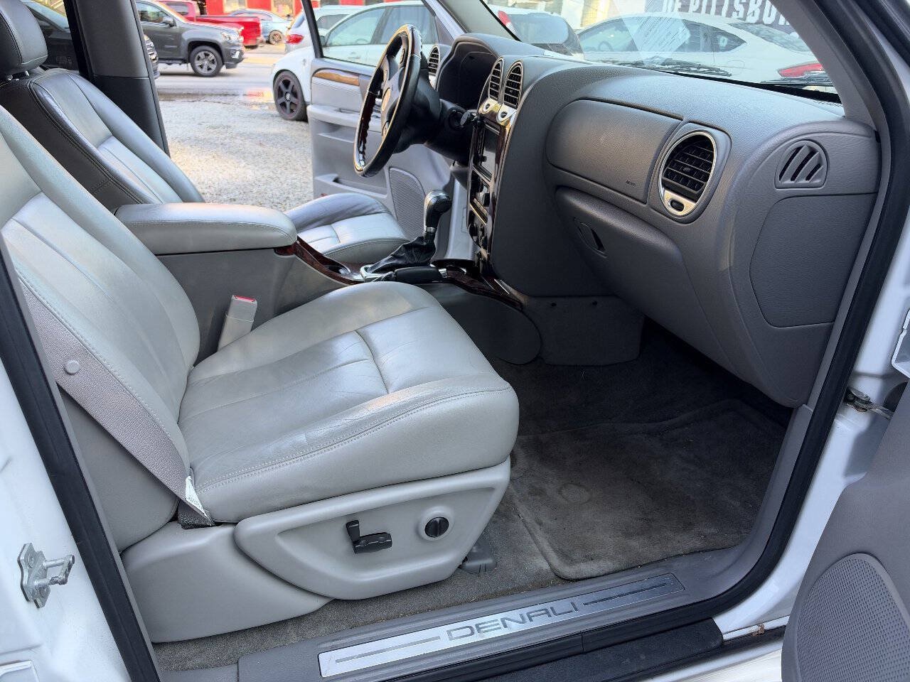 Used 2005 GMC Envoy Denali AWD/4WD image 17