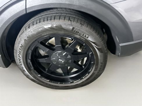 Used 2022 Ford Explorer Limited image 11