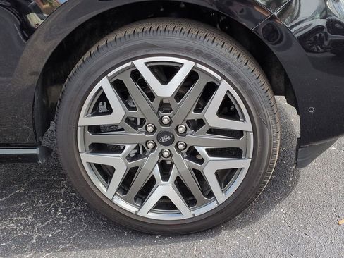 Certified 2025 Ford Expedition Max Platinum w/ Platinum Ultimate Package AWD/4WD image 10
