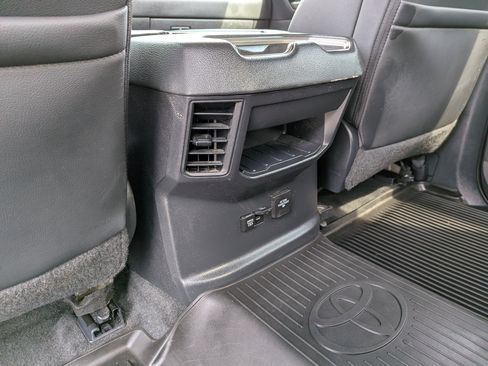 Used 2024 Toyota Tundra Limited AWD/4WD image 23