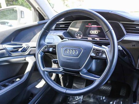 Used 2023 Audi e-tron Premium Plus w/ Premium Plus Package image 16