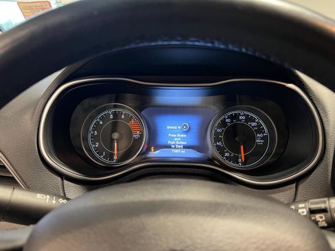 Used 2019 Jeep Cherokee Trailhawk w/ Cold Weather Group image 12