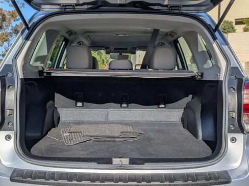 Used 2018 Subaru Forester 2.5i Premium AWD/4WD image 8