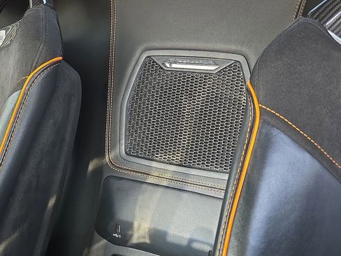 Used 2021 Lamborghini Huracan EVO RWD image 40