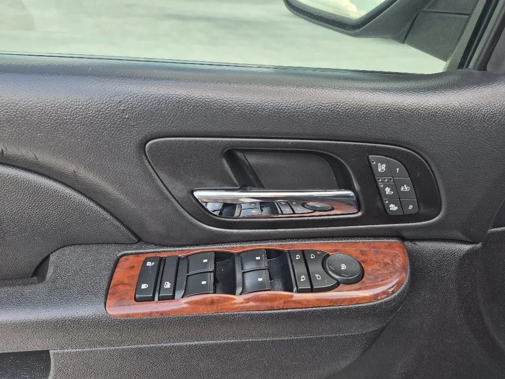 Used 2012 Chevrolet Tahoe LTZ RWD image 15
