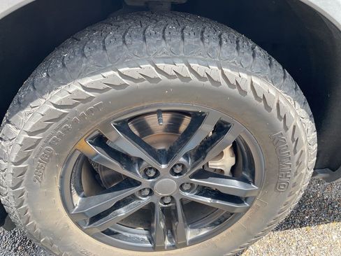 Used 2020 Ford Explorer XLT RWD image 9