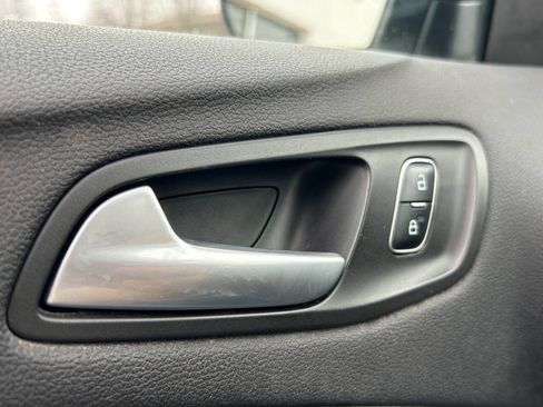 Used 2019 Ford Escape SE image 36