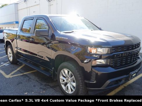 Used 2020 Chevrolet Silverado 1500 Custom w/ Custom Value Package image 2