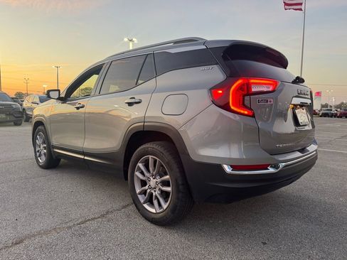 Used 2024 GMC Terrain SLT image 4