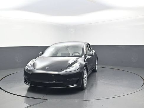 Used 2023 Tesla Model 3 Standard Range RWD image 4