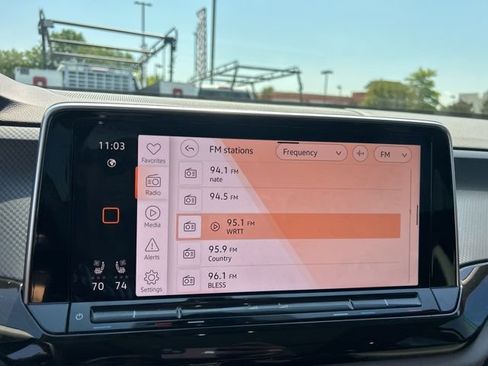 Used 2025 Volkswagen Atlas Peak Edition SE AWD/4WD image 24