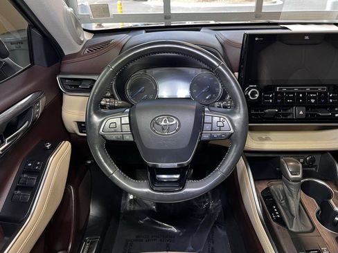 Certified 2020 Toyota Highlander Platinum image 16