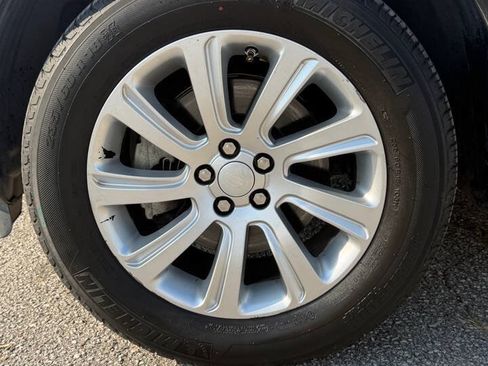Used 2016 Land Rover Discovery Sport SE AWD/4WD image 25