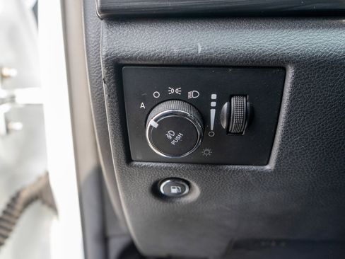 Used 2019 Jeep Grand Cherokee Altitude AWD/4WD image 16