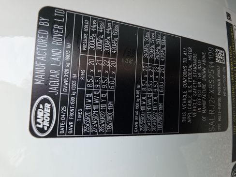 Certified 2025 Land Rover Discovery S AWD/4WD image 35