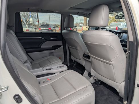 Used 2015 Toyota Highlander Limited image 19