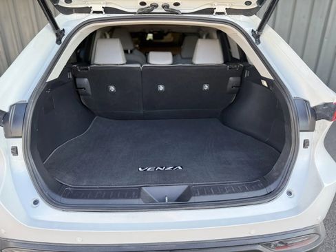 Used 2021 Toyota Venza Limited image 16