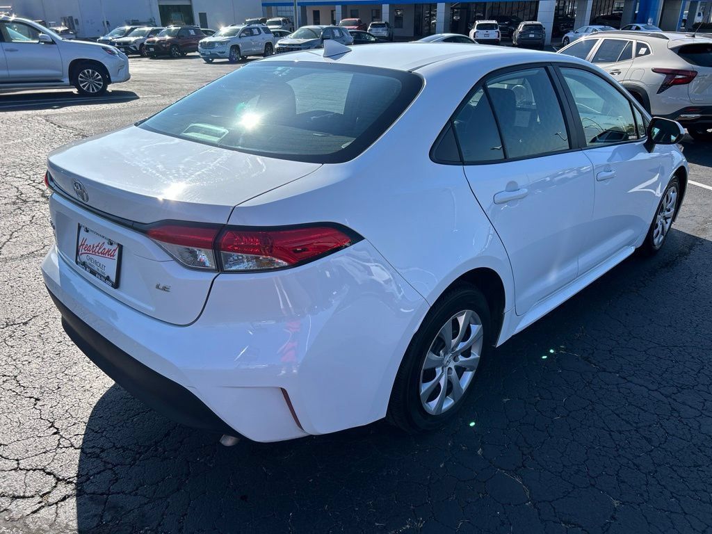 Used 2025 Toyota Corolla LE FWD image 5