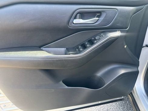 Used 2024 Nissan Rogue SV AWD/4WD image 15