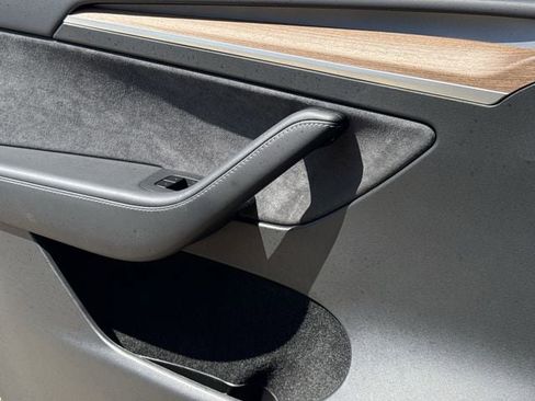 Used 2025 Tesla Model Y Performance image 21