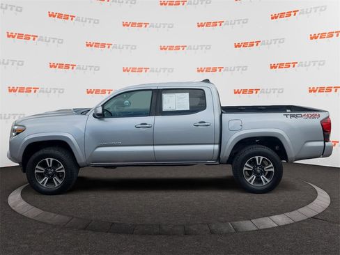 Used 2019 Toyota Tacoma TRD Sport image 2