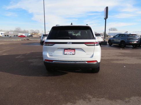 Used 2024 Jeep Grand Cherokee Laredo w/ Luxury Tech Group I image 6