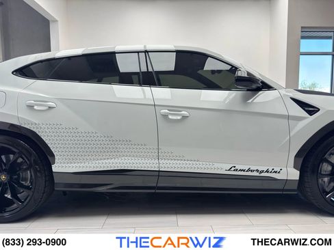 Used 2020 Lamborghini Urus image 36