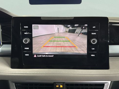 Certified 2025 Volkswagen Taos SE image 25