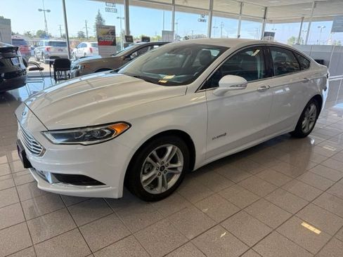 Used 2018 Ford Fusion SE w/ Equipment Group 602A FWD image 6