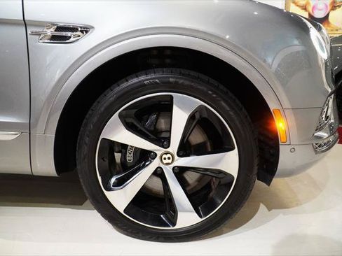 Used 2020 Bentley Bentayga AWD/4WD image 10