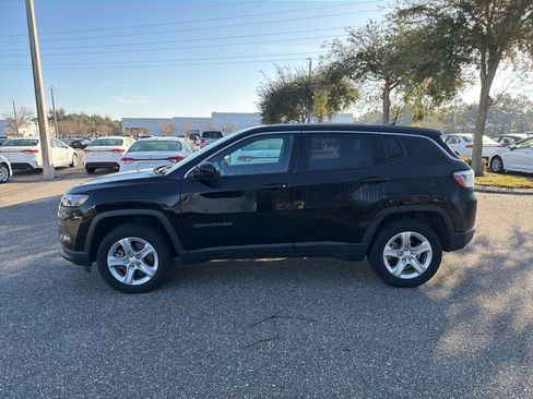 Used 2023 Jeep Compass Sport image 2