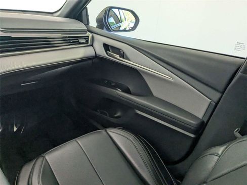 Used 2025 Toyota Camry SE w/ Convenience Package FWD image 39