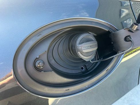Used 2026 Porsche Panamera RWD image 41