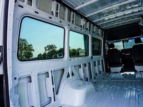 Used 2021 Mercedes-Benz Sprinter 3500 w/ Swivel Seat Package image 20