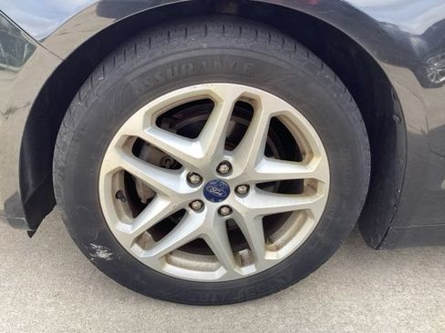 Used 2015 Ford Fusion SE FWD image 5