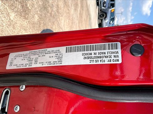 Used 2025 Jeep Compass Latitude image 16