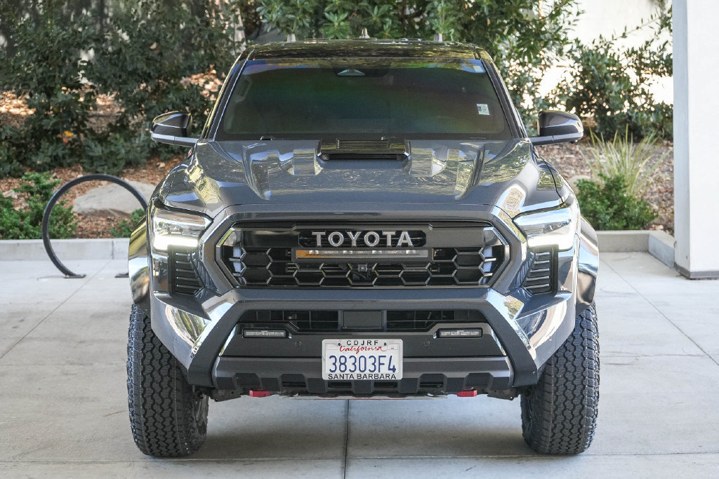 Used 2025 Toyota Tacoma TRD Pro w/ Tow Tech Package AWD/4WD image 2