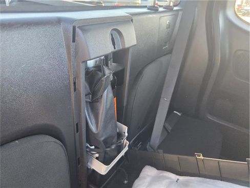 Used 2024 Nissan Frontier S w/ S Utility Package image 26