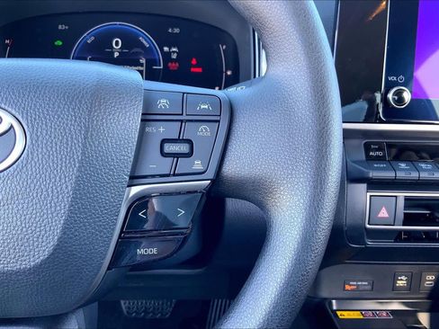 Used 2026 Toyota Camry LE w/ Convenience Package image 24