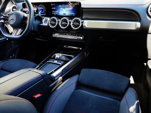 Used 2024 Mercedes-Benz EQB 250+ image 11