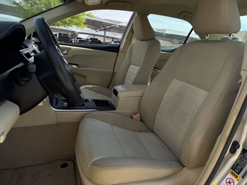 Used 2016 Toyota Camry LE FWD image 25
