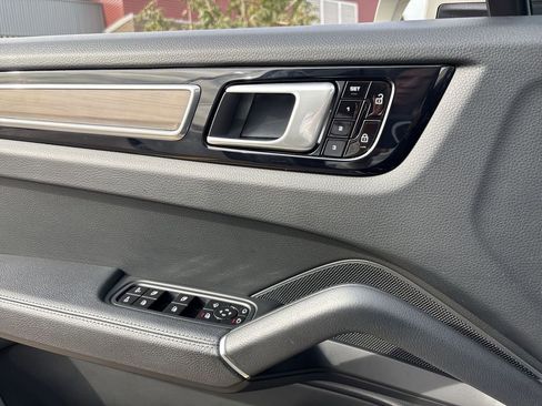 Used 2021 Porsche Cayenne S image 24