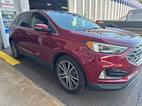 Used 2019 Ford Edge Titanium FWD image 3